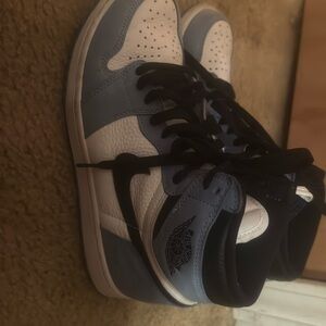 Blue university Jordan’s size 7.5